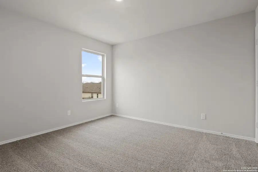 Spacious, unfurnished interior of a new home in Somerset Trails, San Antonio (Image 6). Spacious, unfurnished interior of a new home in Somerset Trails, San Antonio (Image 6).