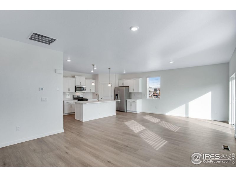 Spacious, unfurnished interior of a new home in Hansen Farm, Fort Collins (Image 16).