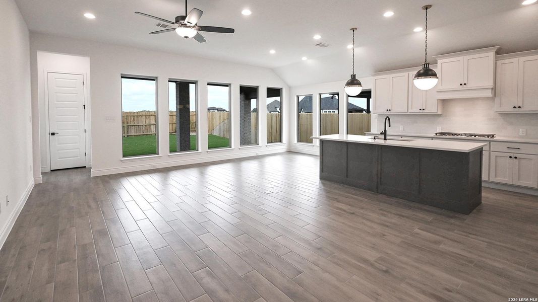 Spacious, unfurnished interior of a new home in Legacy at Lake Dunlap, New Braunfels (Image 23).