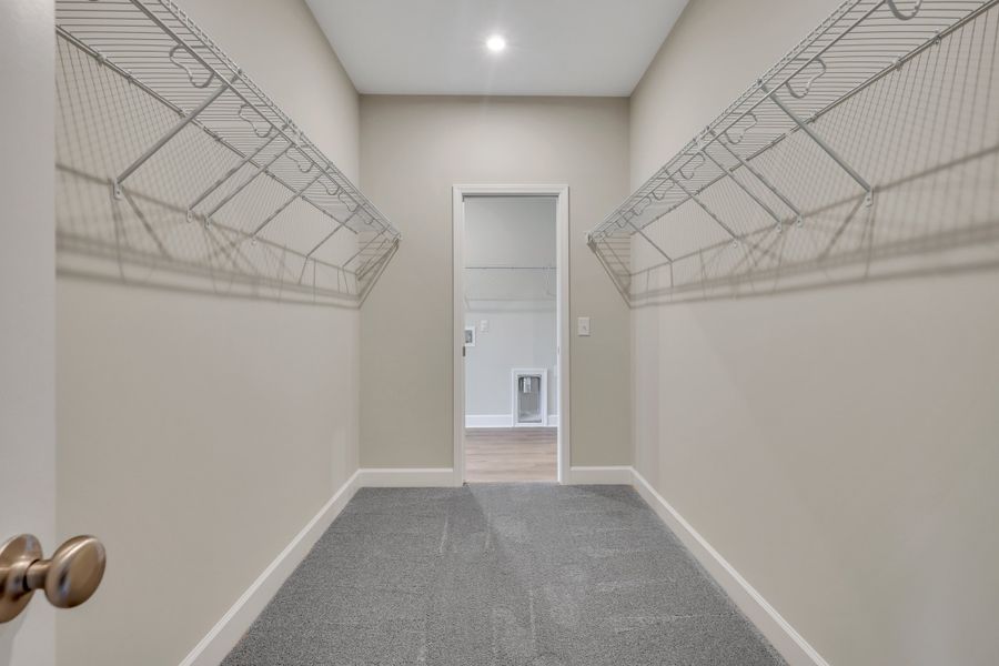 Spacious, unfurnished interior of a new home in Wexford, Richmond Hill (Image 21).