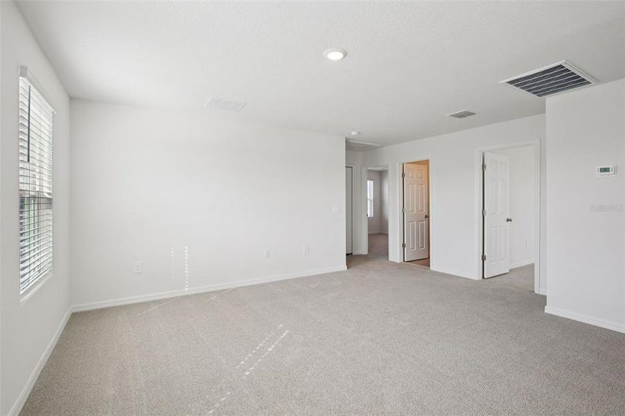 Spacious, unfurnished interior of a new home in , Lake Alfred (Image 19).