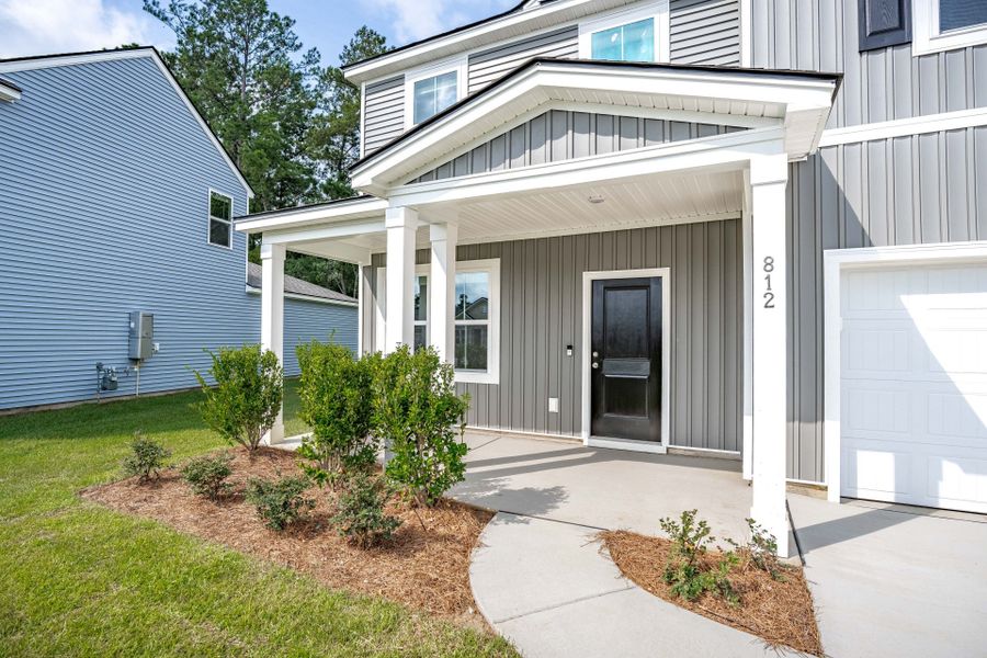 Exterior details and patio area of a home in Bradford Pointe, Summerville (Image 22).