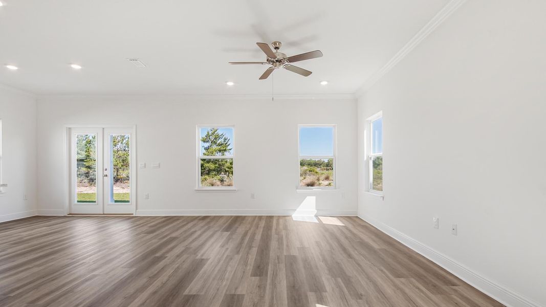 Spacious, unfurnished interior of a new home in Sanctuary Beach, Panama City Beach (Image 17).