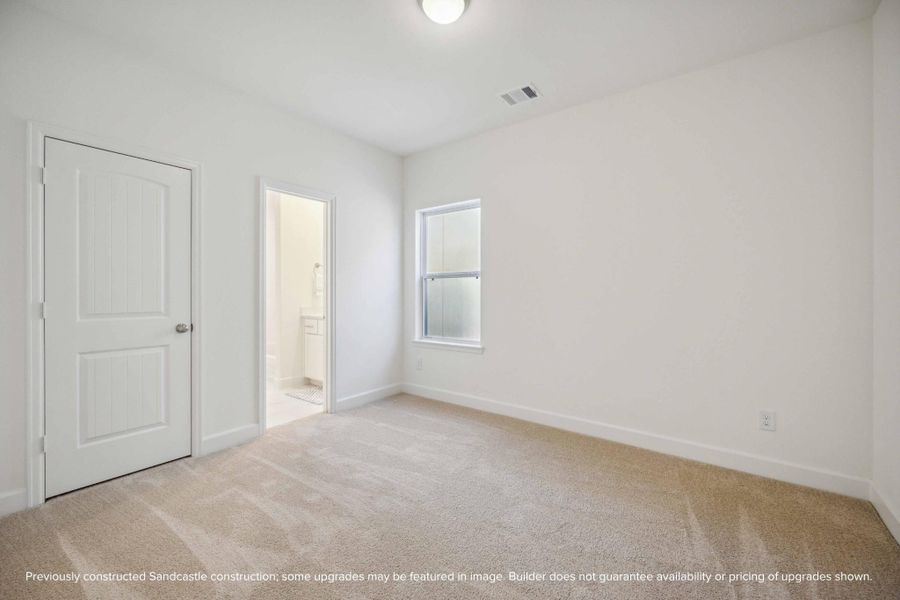 A secondary bedroom with ensuite vibes. Ideal for guests, roommates, or your favorite teenager who wants a little space of their own.