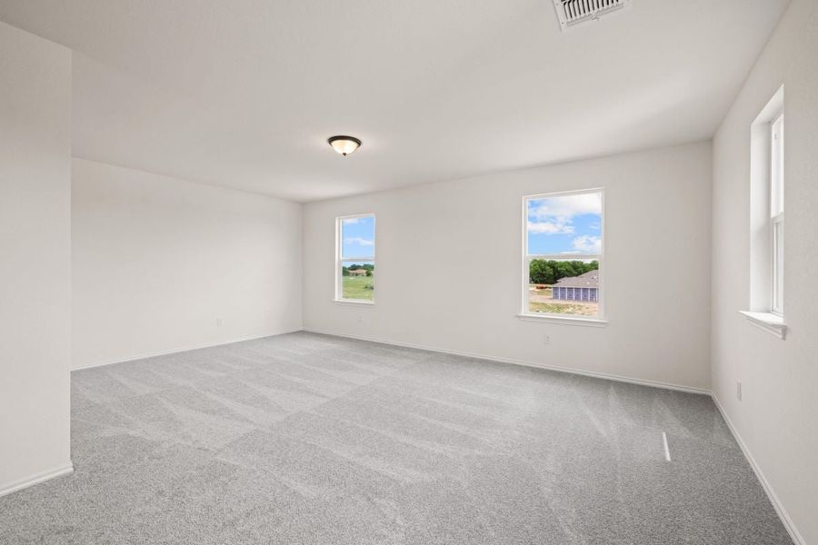 Spacious, unfurnished interior of a new home in Hidden Trails, Belton (Image 8).