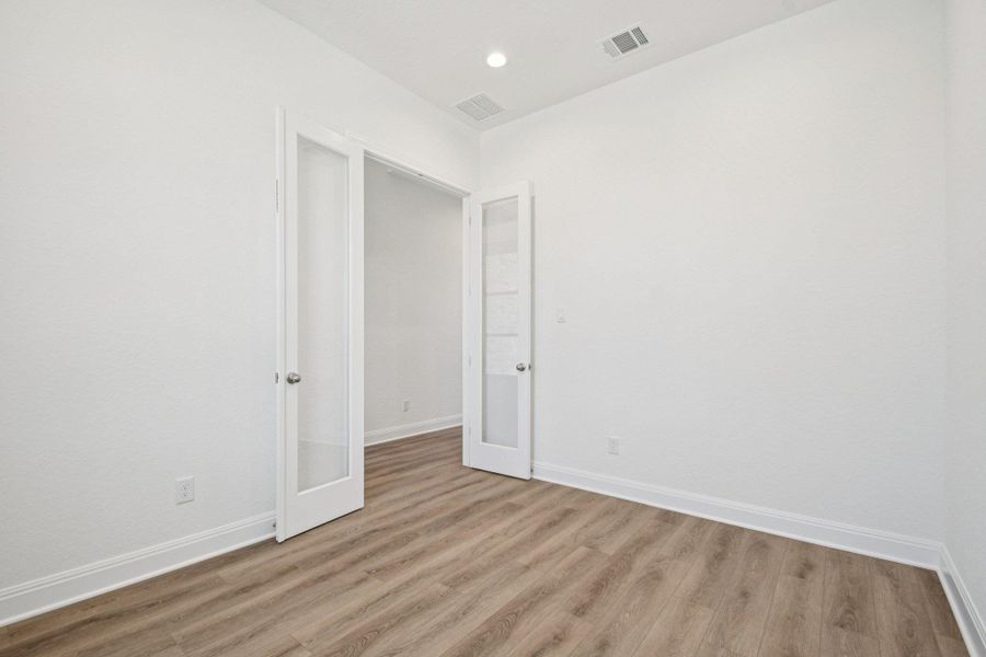 Spacious, unfurnished interior of a new home in 6 Creeks, Kyle (Image 22).
