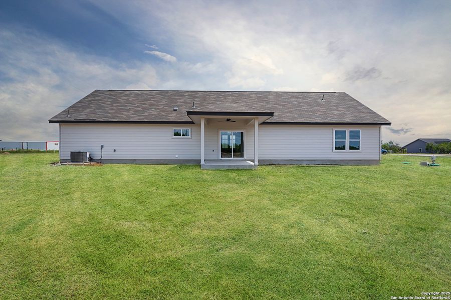 Exterior details and patio area of a home in , Natalia (Image 21).