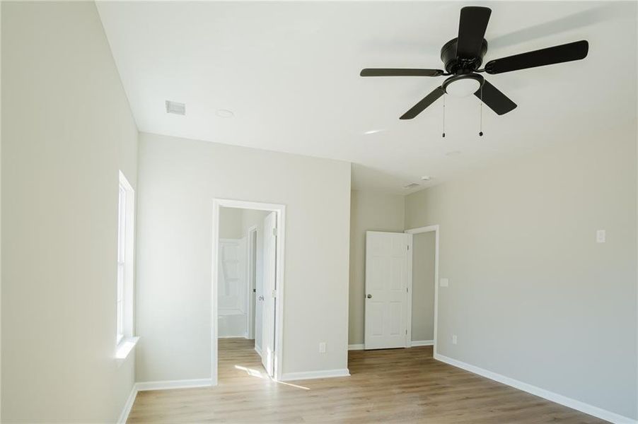 Spacious, unfurnished interior of a new home in , Stockbridge (Image 13).