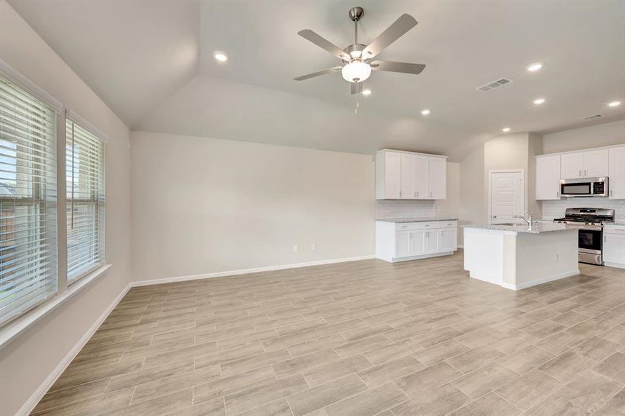 Spacious, unfurnished interior of a new home in Forest Park, Princeton (Image 34). Spacious, unfurnished interior of a new home in Forest Park, Princeton (Image 34).