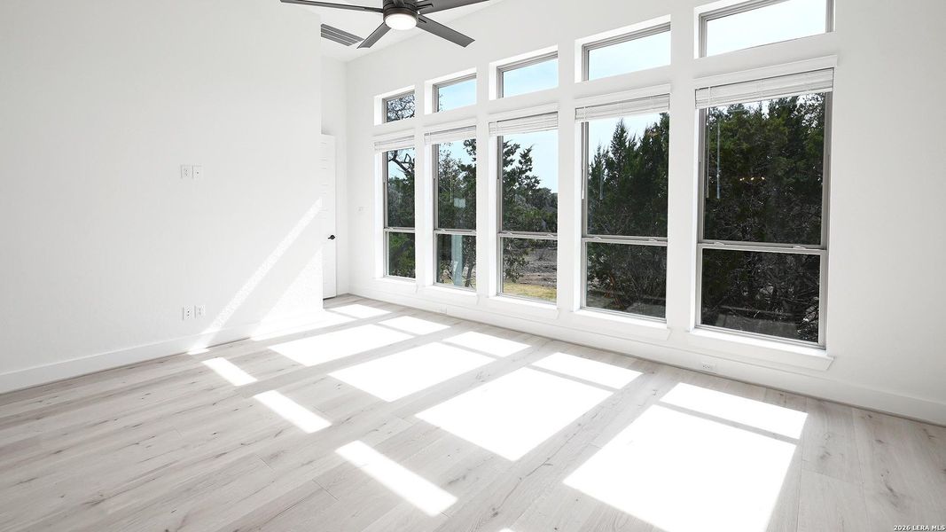 Spacious, unfurnished interior of a new home in Johnson Ranch, Bulverde (Image 15).