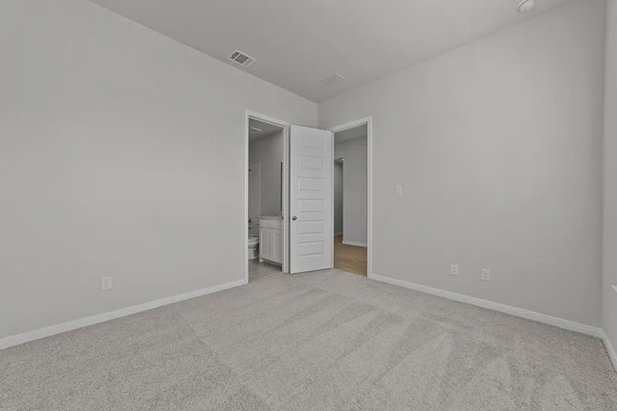 Spacious, unfurnished interior of a new home in Tinsley Meadows, Van Alstyne (Image 9).