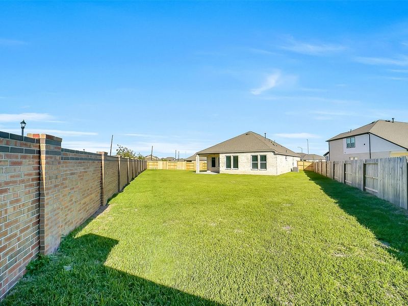 Exterior details and patio area of a home in Sunterra, Katy (Image 29).