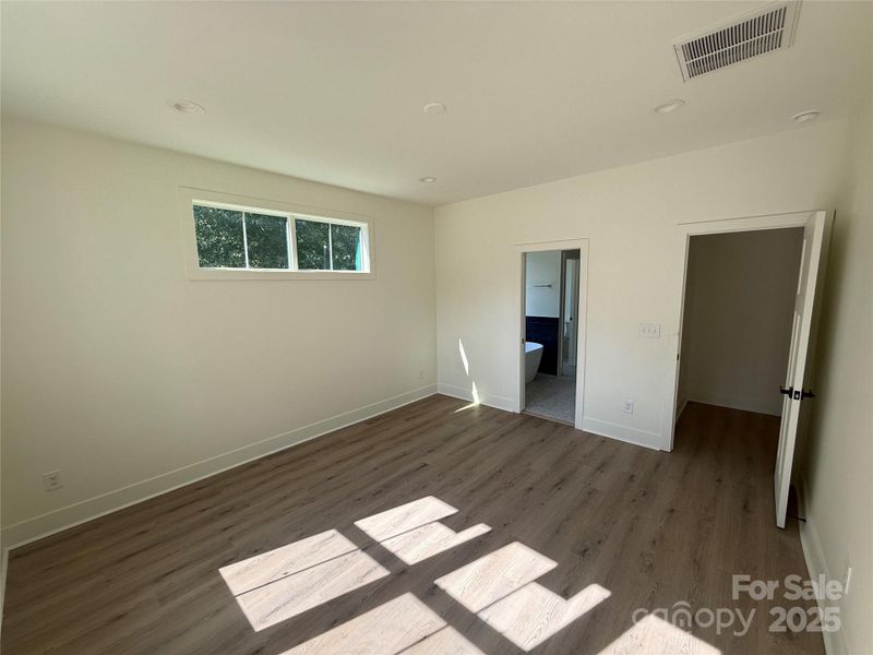 Image 28 of a home in .