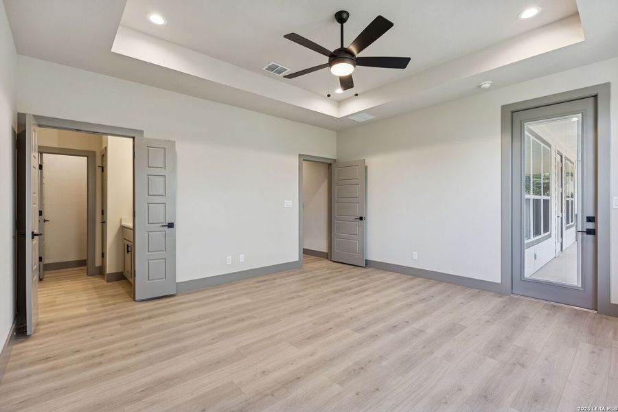 Spacious, unfurnished interior of a new home in , Fischer (Image 22).