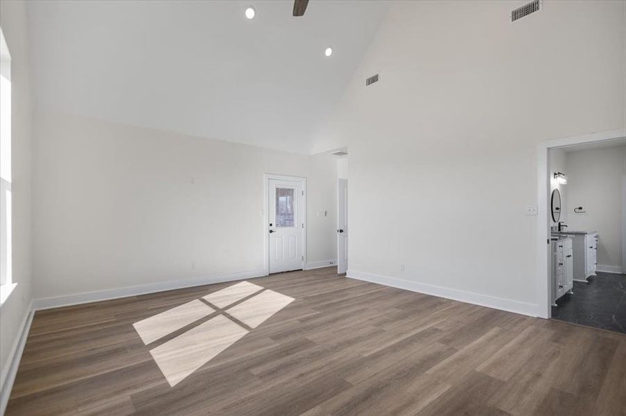 Spacious, unfurnished interior of a new home in , Lindale (Image 22).