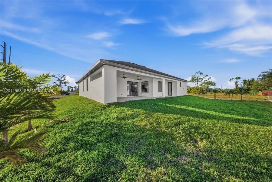Exterior details and patio area of a home in , Cape Coral (Image 22).