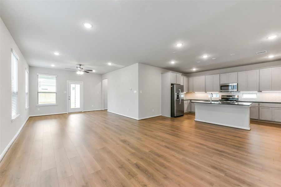 Spacious, unfurnished interior of a new home in , Houston (Image 19).