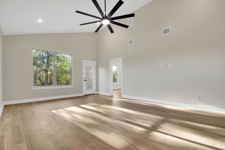 Spacious, unfurnished interior of a new home in , Bastrop (Image 20).