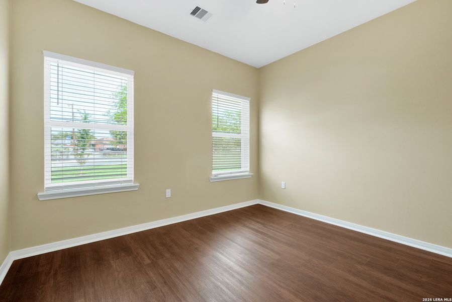 Spacious, unfurnished interior of a new home in , San Antonio (Image 14).