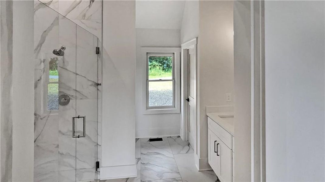 Spacious, unfurnished interior of a new home in , Jasper (Image 13).