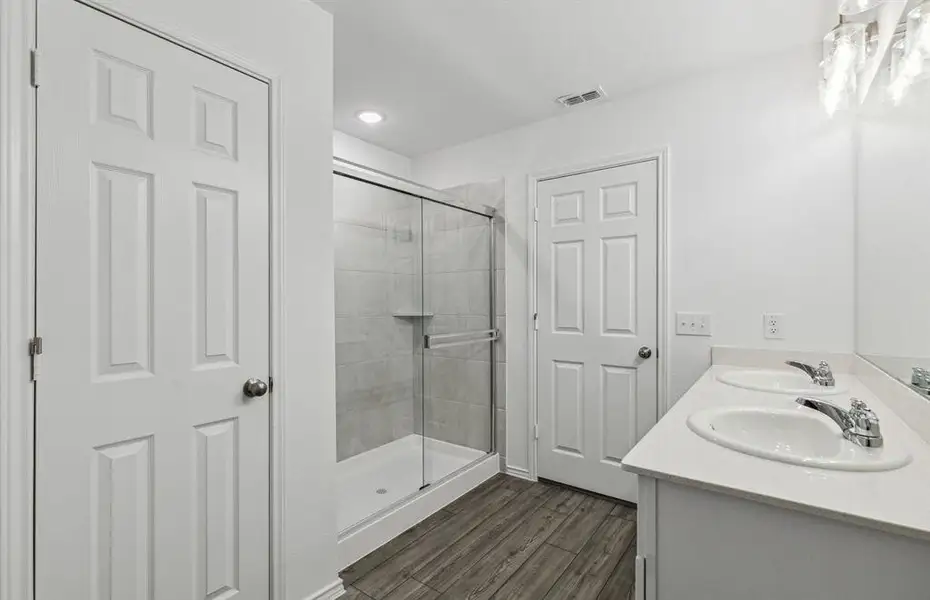 *Model representation. Some features and options may differ - Owner's private bath with double vanity *Model representation. Some features and options may differ - Owner's private bath with double vanity