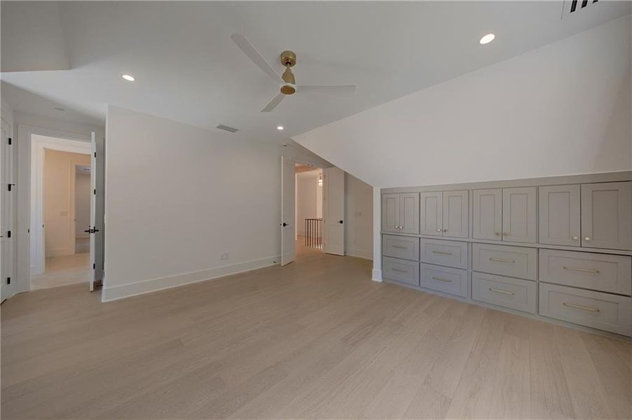 Spacious, unfurnished interior of a new home in , Alpharetta (Image 27).