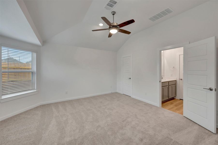 Spacious, unfurnished interior of a new home in Summerview, Fulshear (Image 20). Spacious, unfurnished interior of a new home in Summerview, Fulshear (Image 20).