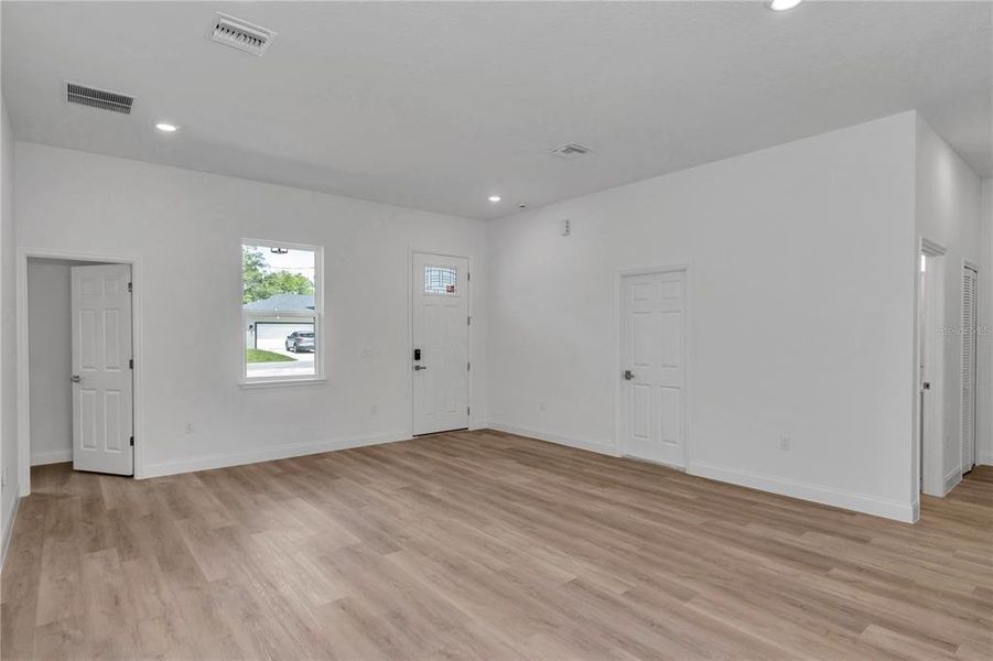 Spacious, unfurnished interior of a new home in , Citrus Springs (Image 37).
