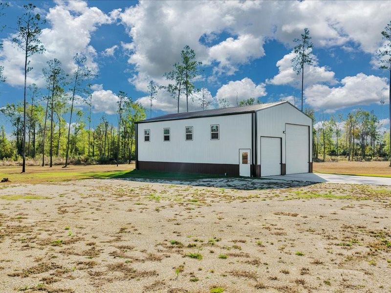 Exterior details and patio area of a home in , Diboll (Image 4).