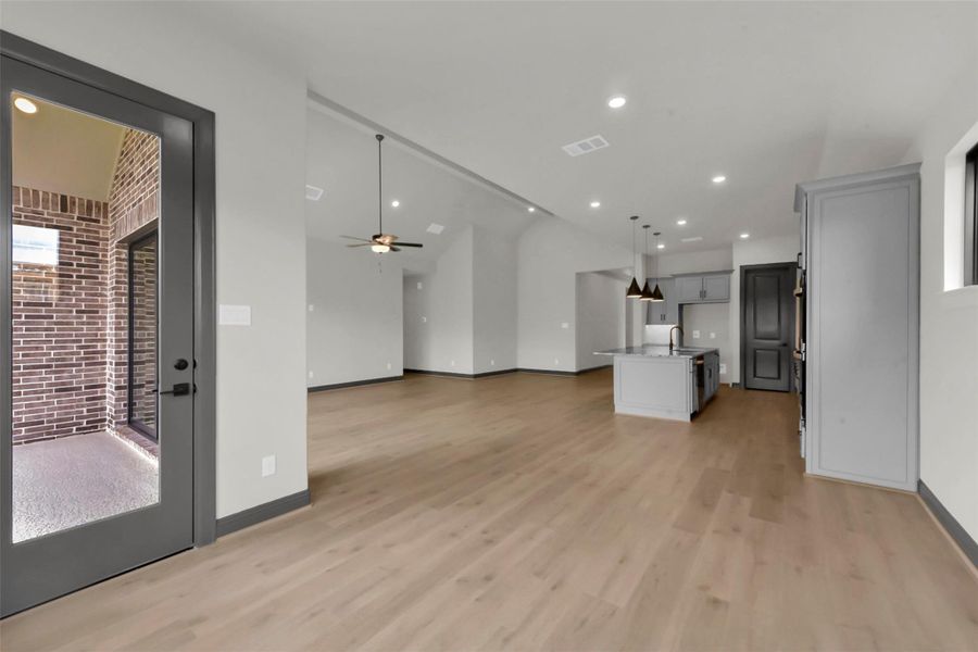 Spacious, unfurnished interior of a new home in Evergreen 55', Conroe (Image 35).