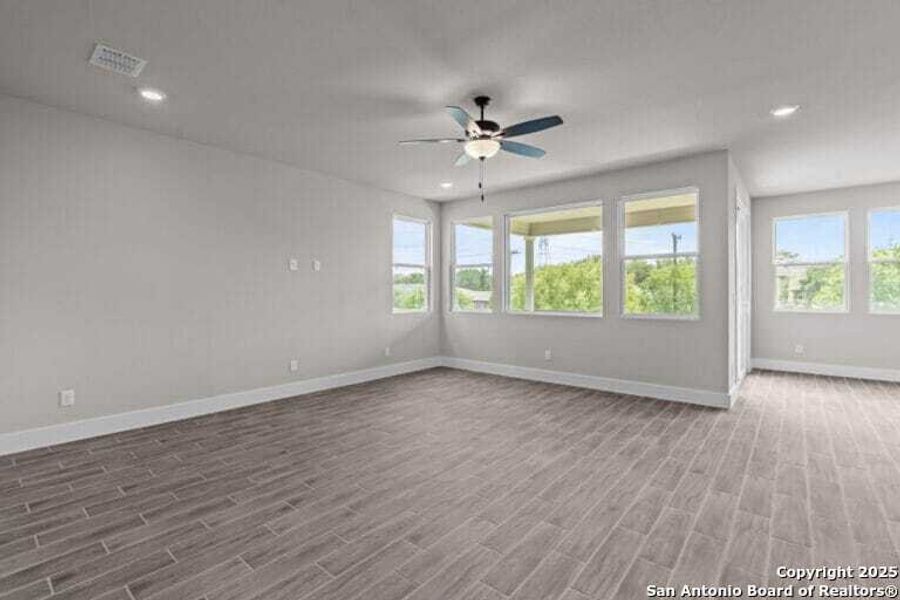 Spacious, unfurnished interior of a new home in Skybrooke, San Antonio (Image 10).
