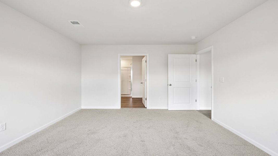 Spacious, unfurnished interior of a new home in Bentley Park, Greenwood (Image 27).