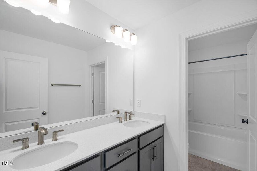 silverstone-augusta-lot-44-bathroom
