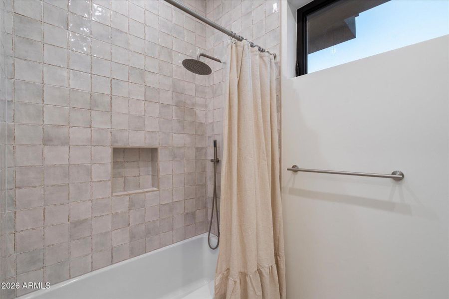 Tiled Tub/Shower Combo & Window