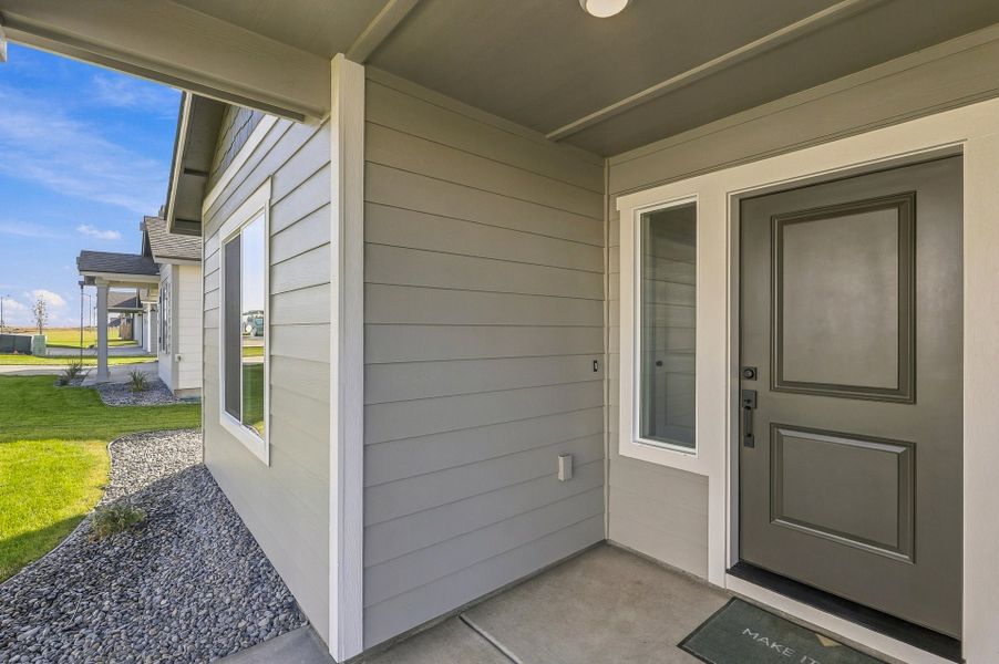 Exterior details and patio area of a home in Upland Meadows, Hermiston (Image 30).