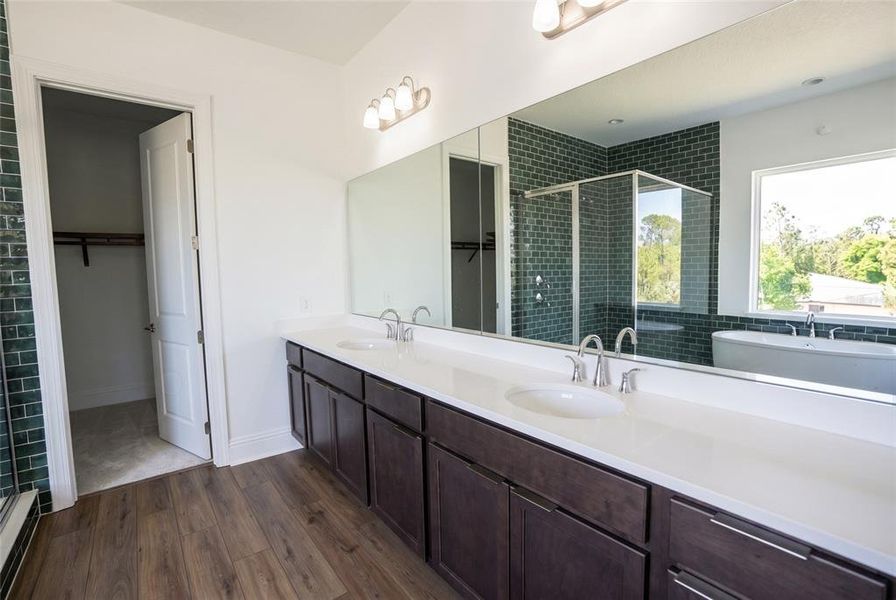 Furnished interior view inside a new home in , Montverde (Image 39).