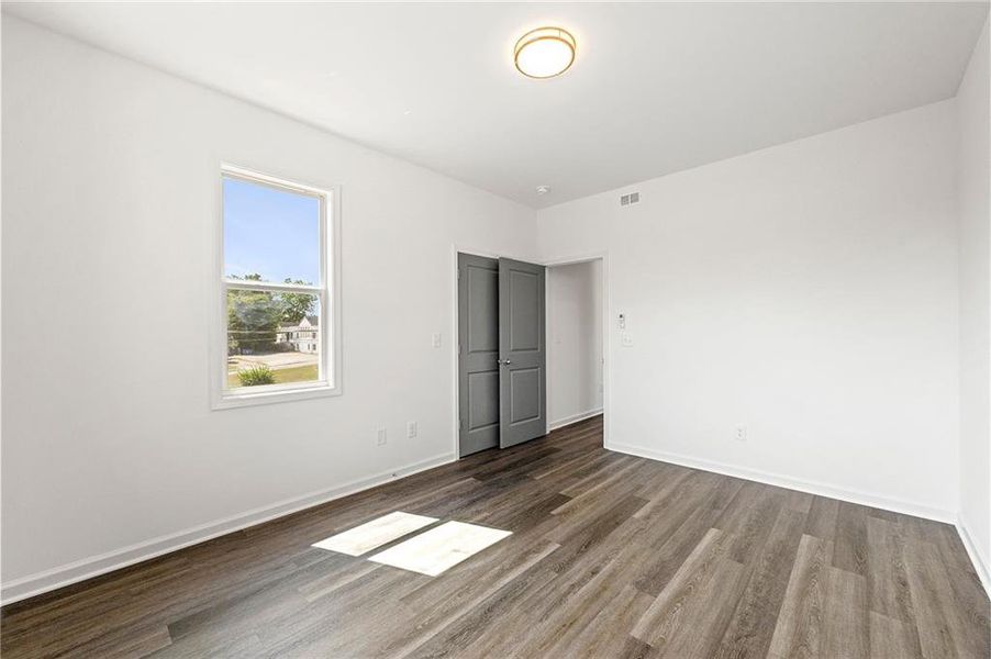 Spacious, unfurnished interior of a new home in , Atlanta (Image 11).