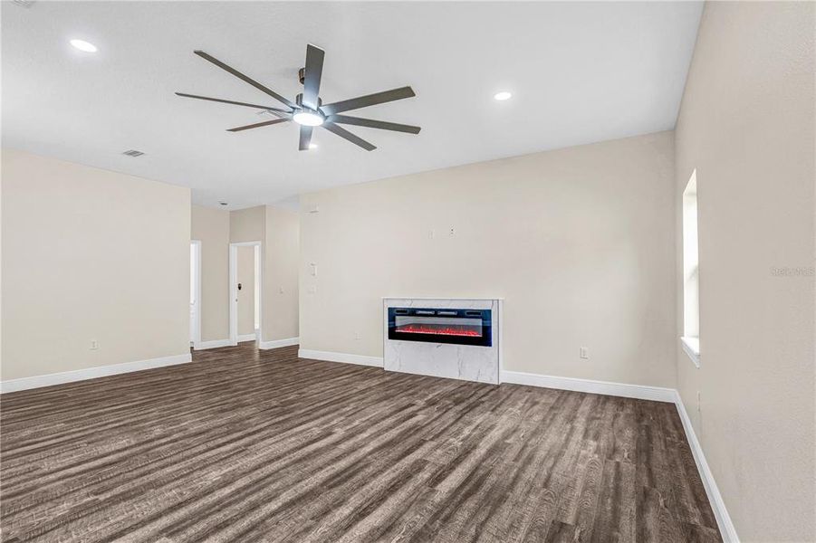 Spacious, unfurnished interior of a new home in , Daytona Beach (Image 31).