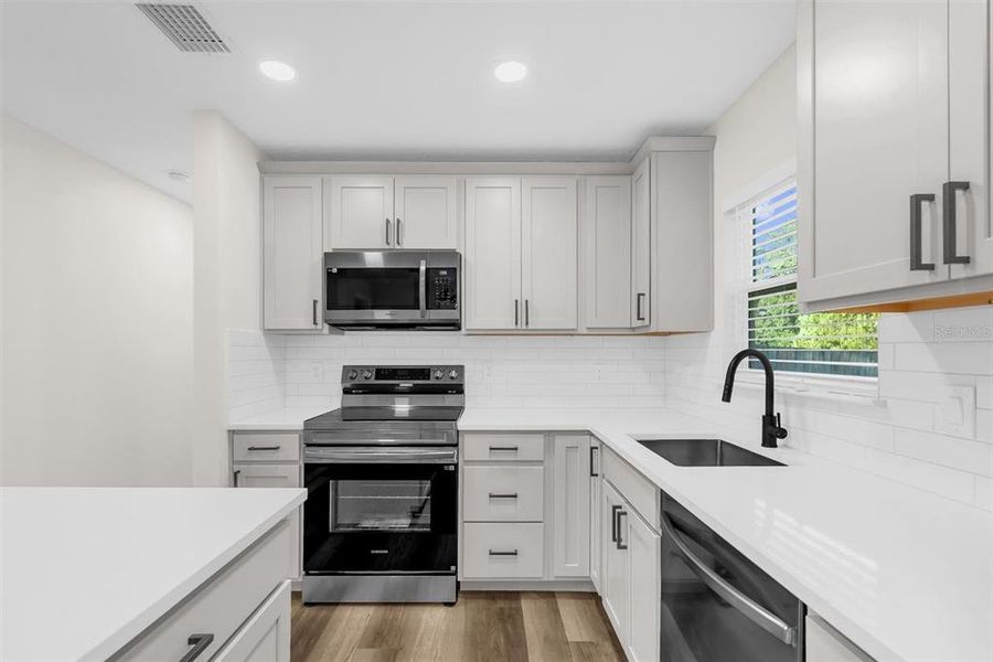 Furnished interior view inside a new home in , Orlando (Image 8).