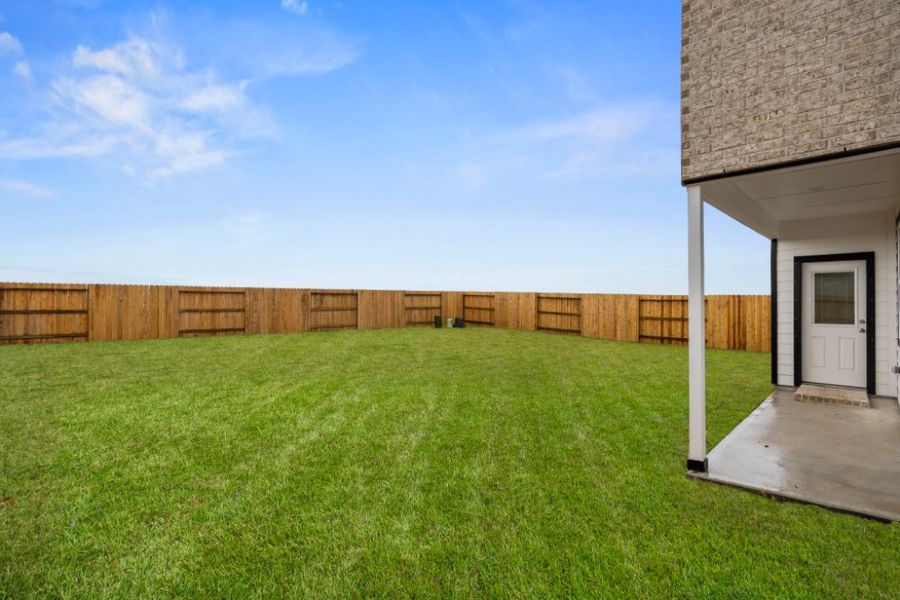 Exterior details and patio area of a home in Creekhaven, Rosharon (Image 22).