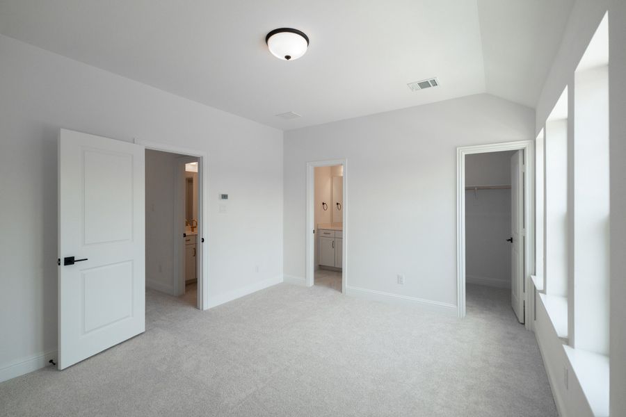 Spacious, unfurnished interior of a new home in Enclave at Legacy Hills, Celina (Image 24).