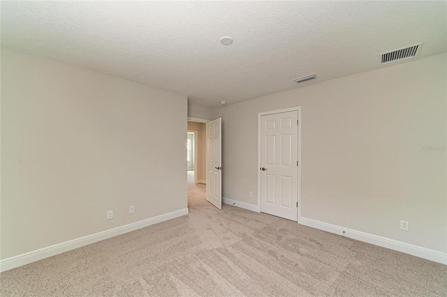 Spacious, unfurnished interior of a new home in Mirada, San Antonio (Image 27).