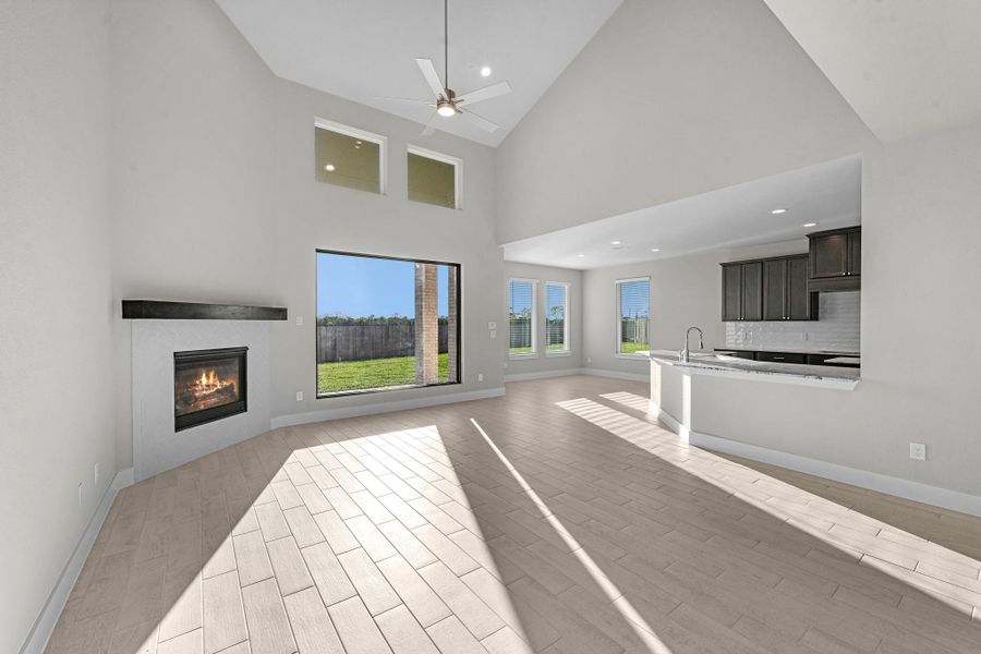 Spacious, unfurnished interior of a new home in Briarwood Crossing, Rosenberg (Image 21).