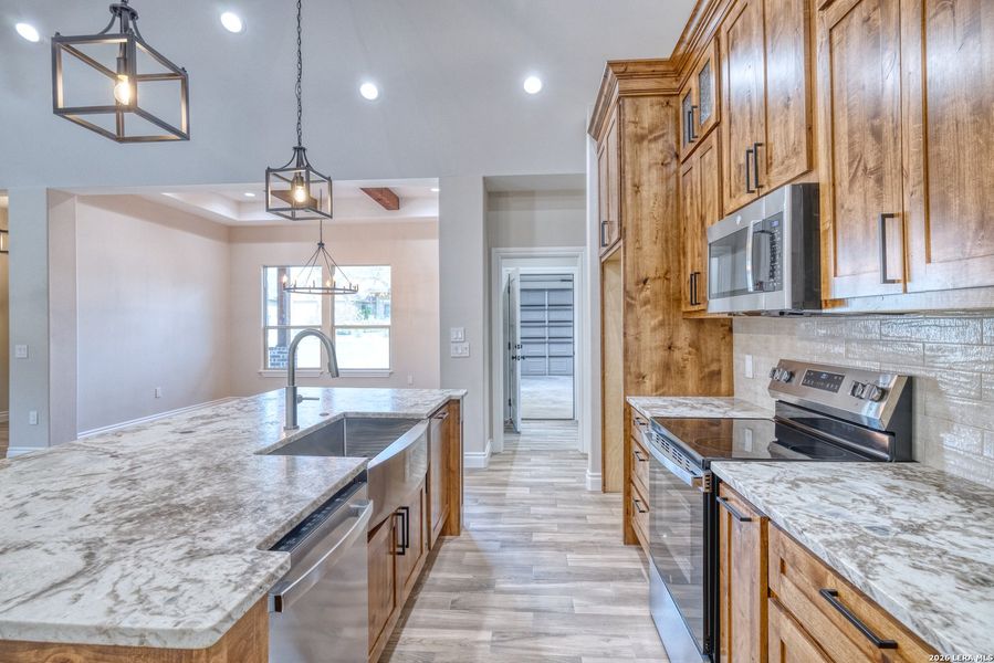 Furnished interior view inside a new home in , Uvalde (Image 11).