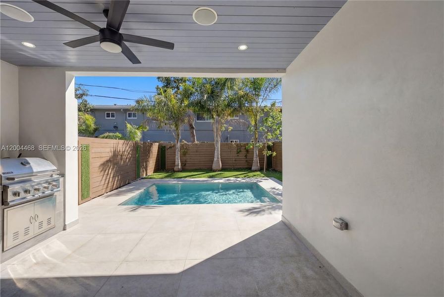 Exterior details and patio area of a home in , Fort Lauderdale (Image 23).