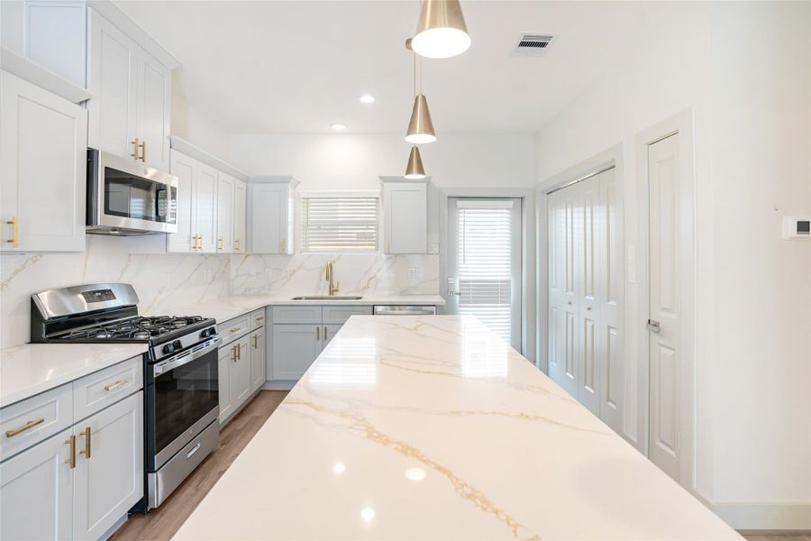 Image 7 of a home in Avenue Park.