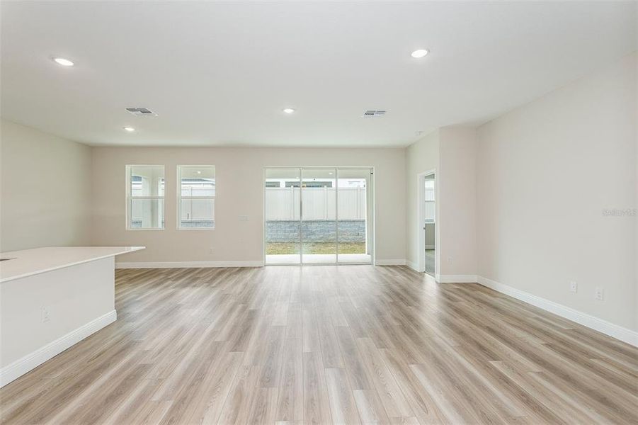 Spacious, unfurnished interior of a new home in Pasadena Woods, Dade City (Image 12).