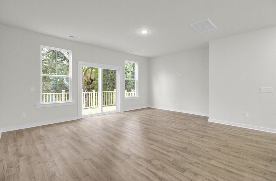 Spacious, unfurnished interior of a new home in Indigo Grove Townhomes, Johns Island (Image 18).