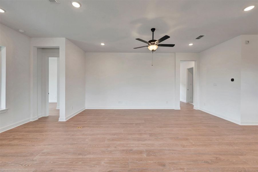 Spacious, unfurnished interior of a new home in Riceland - Enclave Collection, Mont Belvieu (Image 20). Spacious, unfurnished interior of a new home in Riceland - Enclave Collection, Mont Belvieu (Image 20).