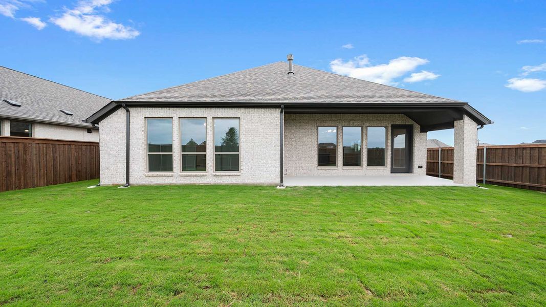 Exterior details and patio area of a home in Meraki, Forney (Image 4).
